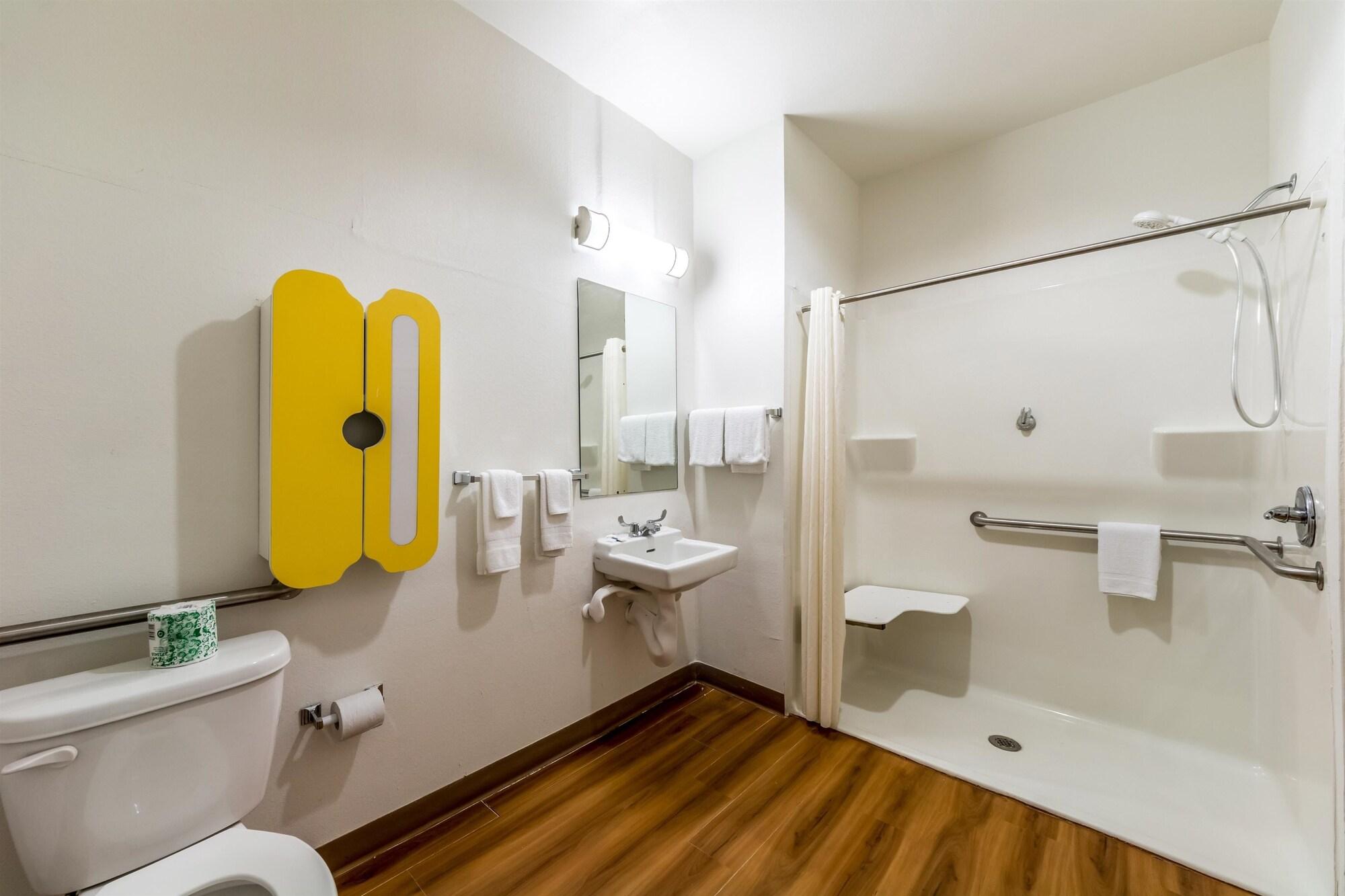 Super 8 By Wyndham Motel 2*