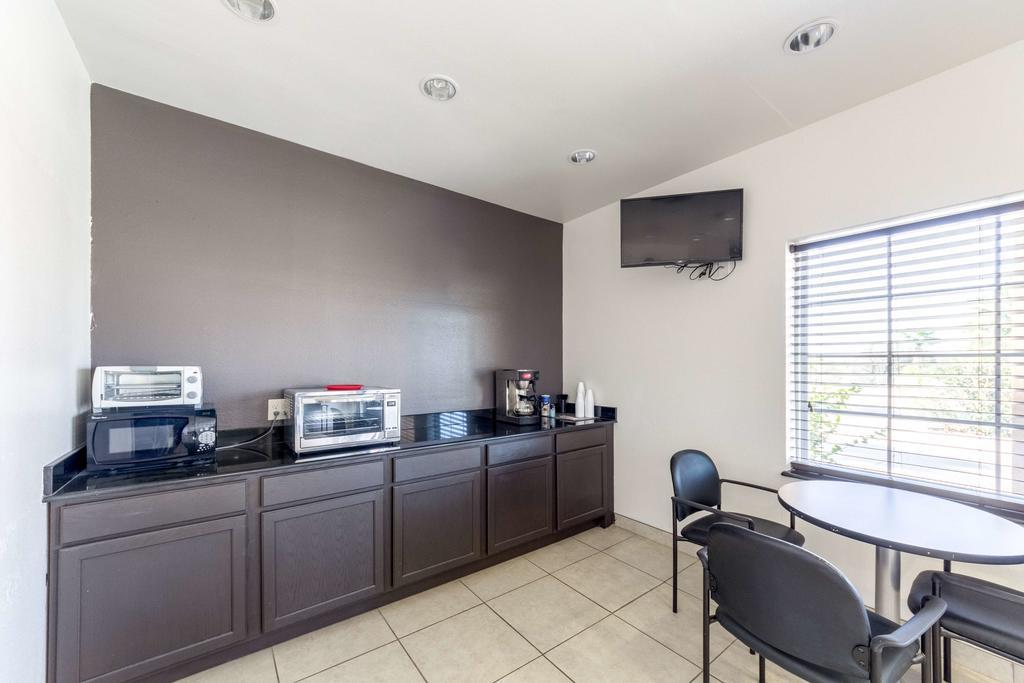 Super 8 By Wyndham Motel 2*