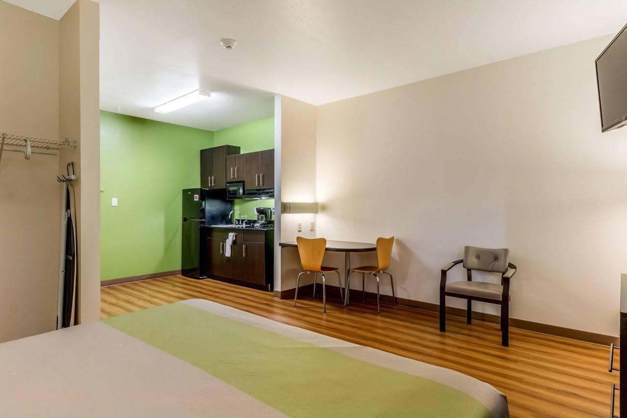 Super 8 By Wyndham Motel Kenedy