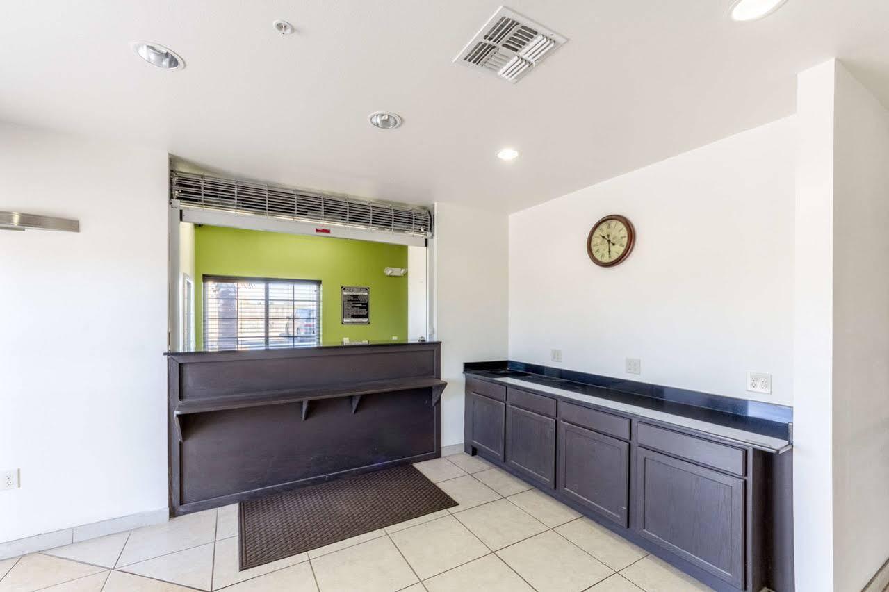 Super 8 By Wyndham Motel Kenedy